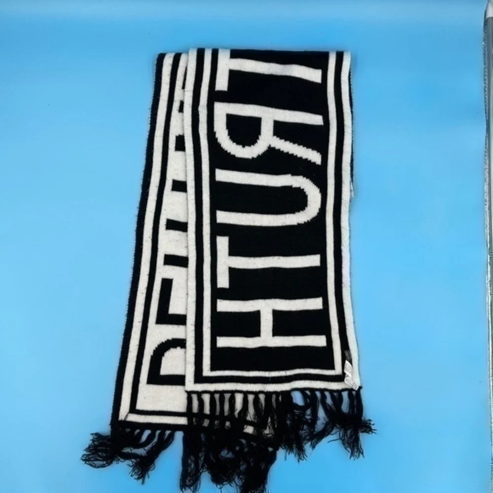 “Behind The Truth” Bershka Mens Scarf